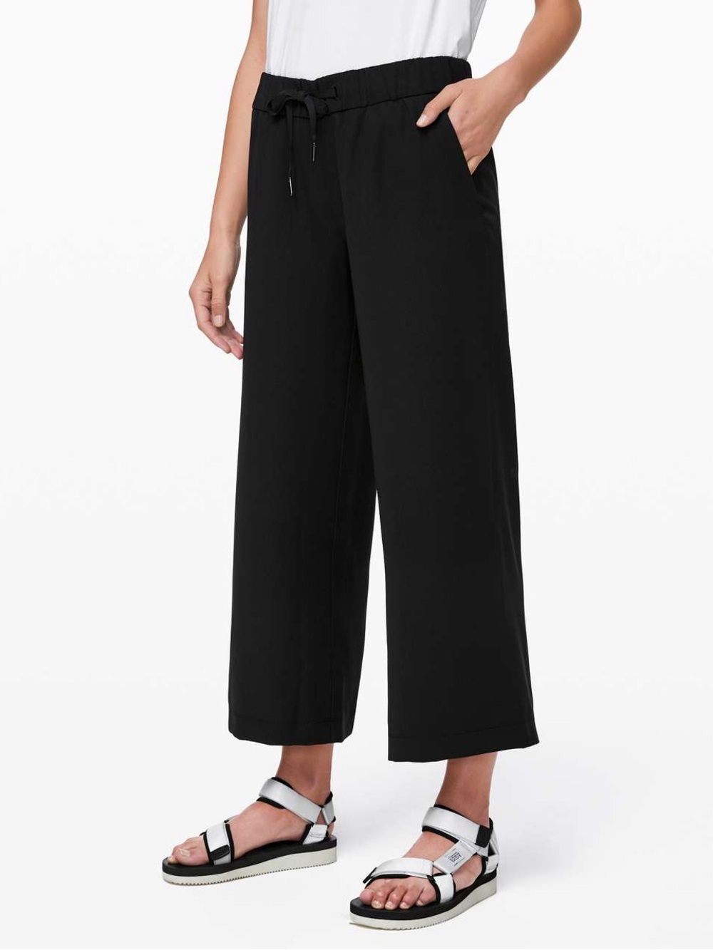 lululemon On the Fly Wide-Leg Pant Woven Black Size 6 Cropped Pull On